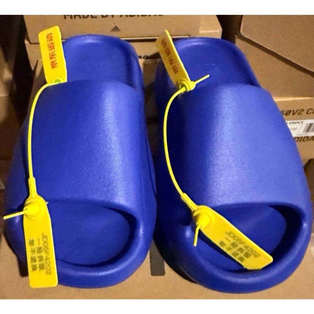 ADIDAS YEEZY SLIDES “AZURE” SIZE 4